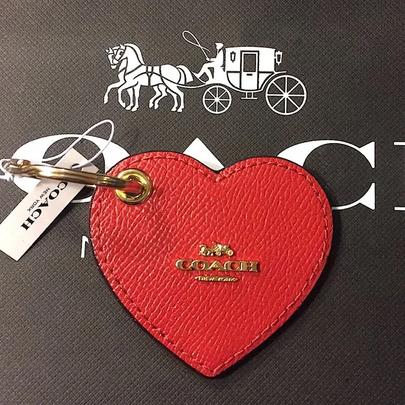 đź’ĄHOST PICđź’ĄCOACH - HEART KEYCHAIN / KEYFOB (NWT) - Picture 1 of 9